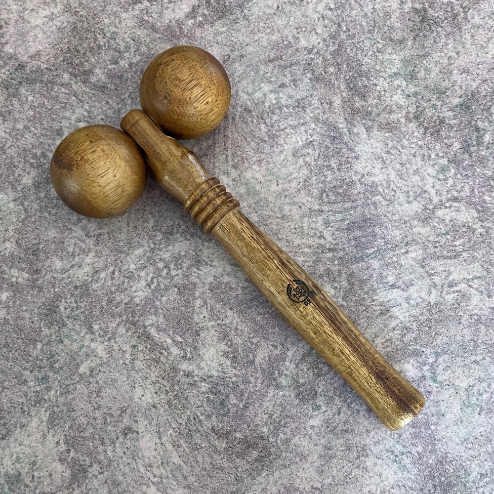 The Body Shop Natural Body Massager